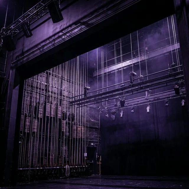 Sistema de varas motorizadas y rigging escénico profesional